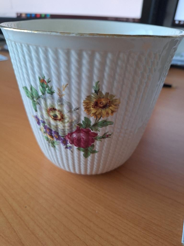 Vintage bloempot met rondom 3 bloemmotieven, Ophalen of Verzenden