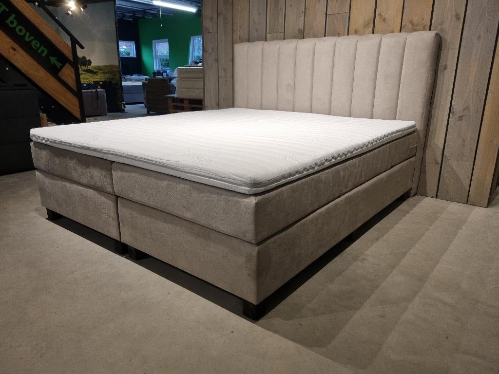 Boxspring DESIREE OUTLET 180 X 200 met 34% EXTRA KORTING