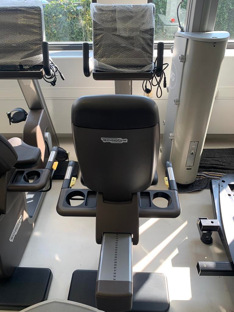 Zitfiets Technogym, Ophalen, Zo goed als nieuw, Krachtstation