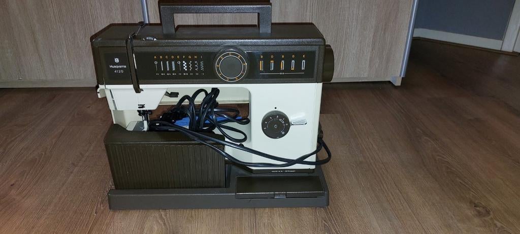 Husqvarna 4120 Naaimachine - Klassiek, Ophalen, Gebruikt, Naaimachine, Husqvarna