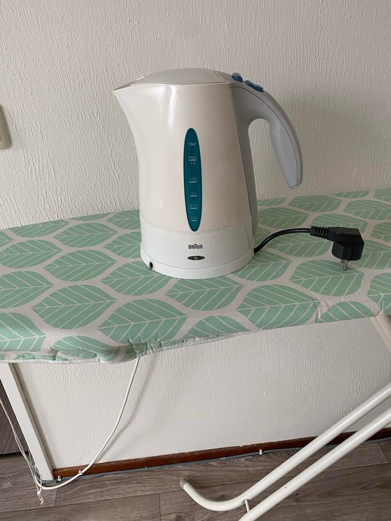 Braun Waterkoker - Snel en gemakkelijk water koken, Witgoed en Apparatuur, Waterkokers, 1 tot 2 liter, Ophalen, Gebruikt