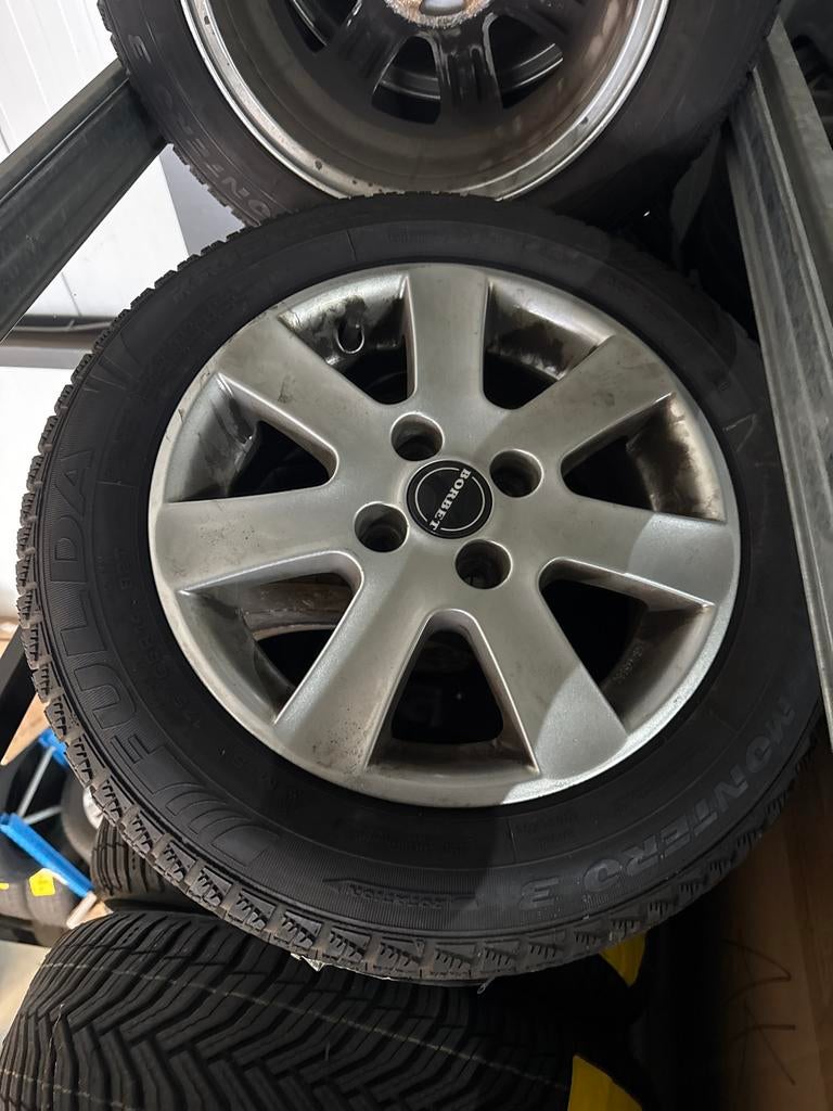 Fiat 500 Winterbanden set op LM velgen, Auto-onderdelen, Banden en Velgen, Ophalen, Gebruikt, 15 inch, 175 mm