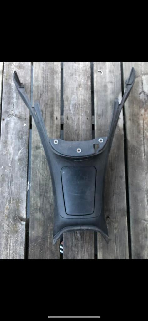Piaggio Mp3 beenschild onder - tankklep - gebruikt, Ophalen of Verzenden, Zo goed als nieuw, Kap