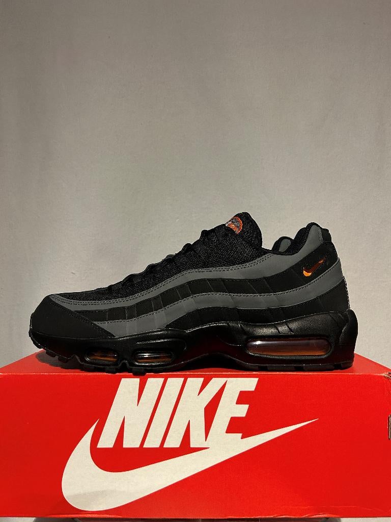 NIEUW IN DOOS! Maat 46 - Nike Air Max 95 Safety Orange Black, Verzenden, Zwart, Nike, Nieuw