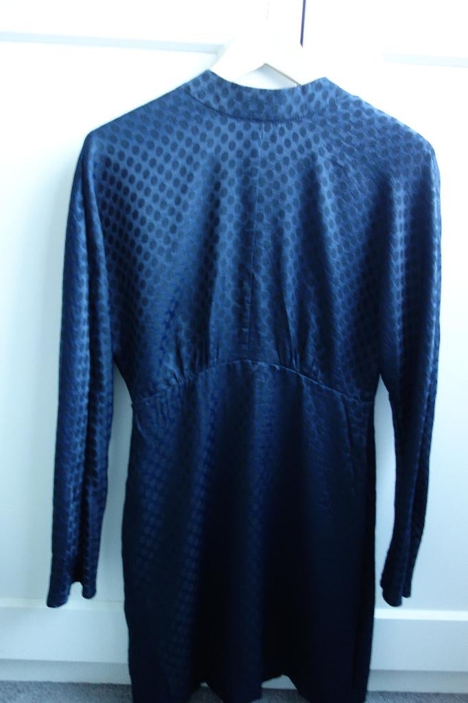 Nieuwe jurk maat S van Zara in donker blauw met de stippen, Blauw, Zara, Nieuw, Ophalen of Verzenden