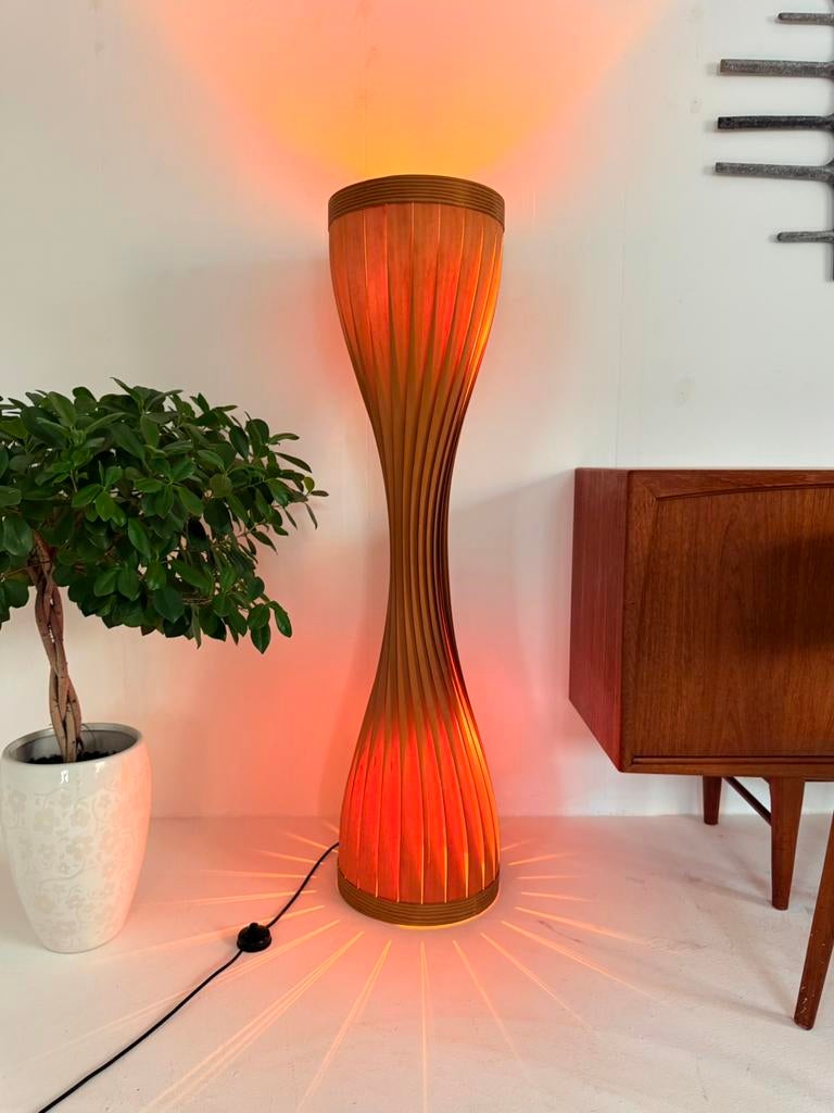 Vintage lamellen vloerlamp, Hans Agne Jakobbson ‘60, Hout, Vintage retro buisframe design rotan webbing papercord deens, 100 tot 150 cm