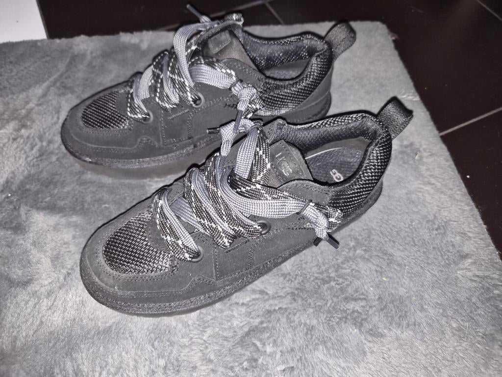 Originele UGG Lowmel maat 40 - Zonder Bond, UGG, Zwart, Ophalen of Verzenden, Sneakers of Gympen