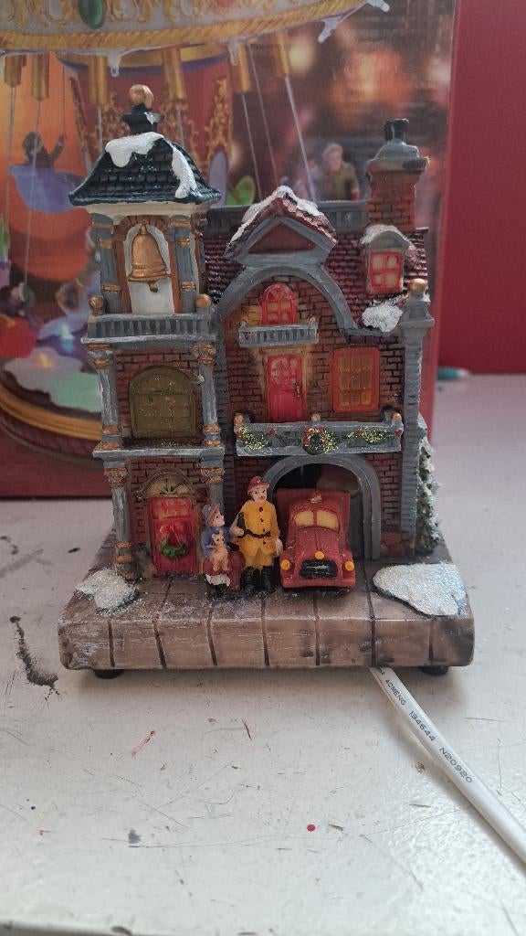 Brandweerkazerne voor kerstdorp (Z260-45), Ophalen of Verzenden, Zo goed als nieuw
