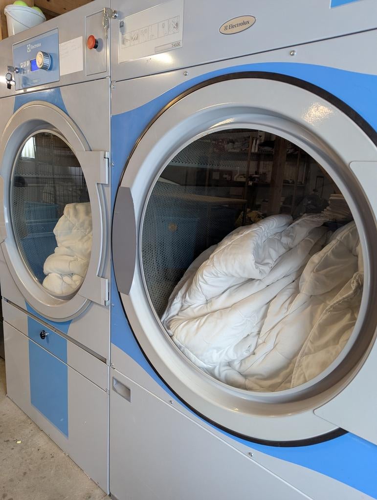 Dekbed, kussen of slaapzak laten wassen in Burgum, Wasserette