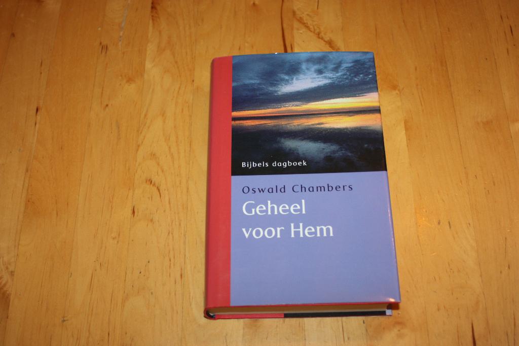 Geheel voor Hem, Oswald Chambers, dagboek hardcover, Boeken, Ophalen of Verzenden, Gelezen, Oswald Chambers, Christendom | Protestants