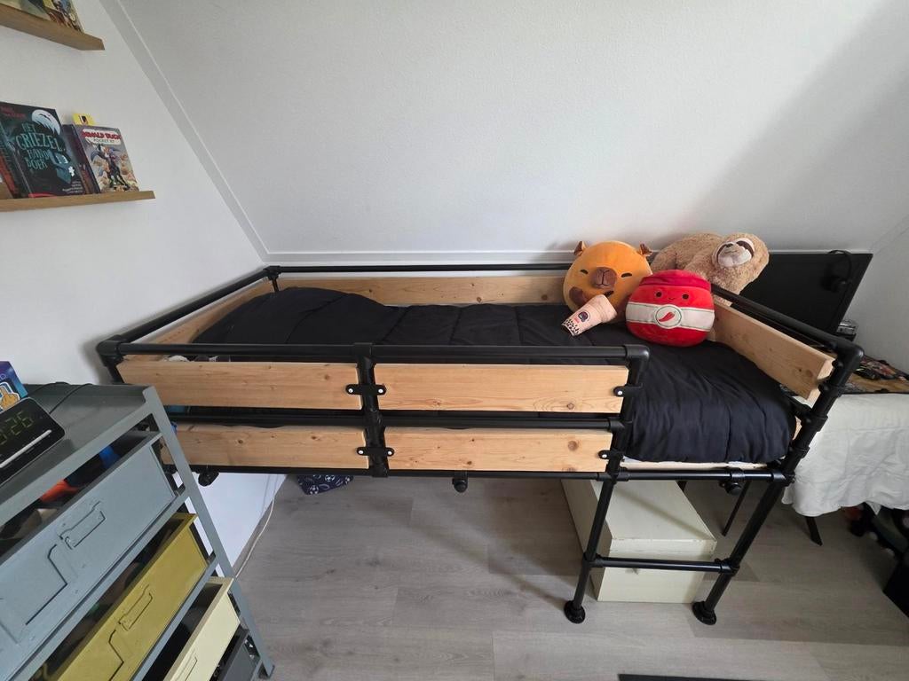 Half hoogslaper bed, Ophalen