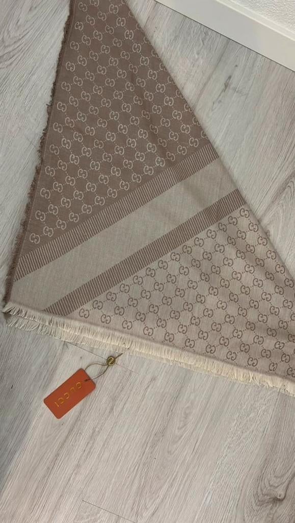 Sjalen gucci, Ophalen of Verzenden, Zo goed als nieuw, Maat 46/48 (XL) of groter, Sjaal