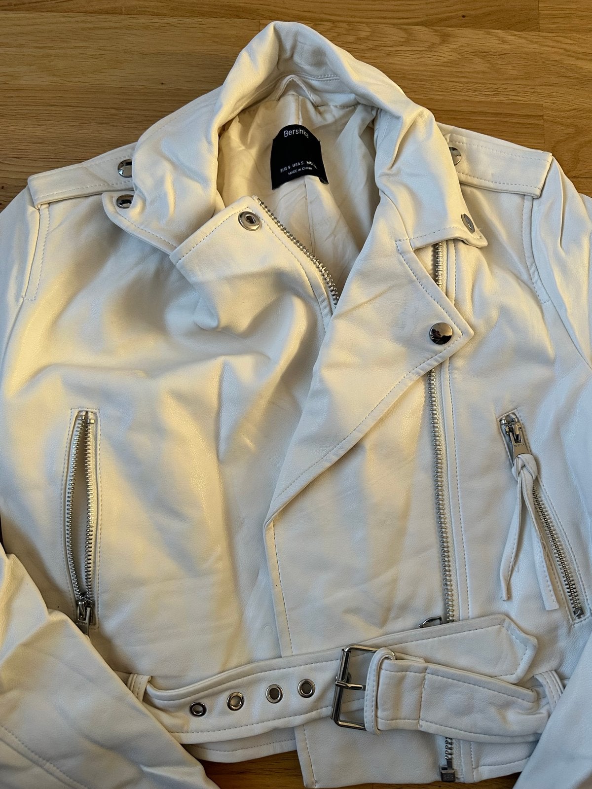 Bershka wit leren jasje maat S, Ophalen, Gedragen, Maat 36 (S), Wit