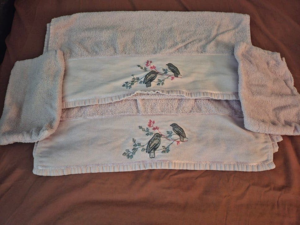 2 handdoeken  en 2 washandjes met vogels motief, Ophalen of Verzenden, Nieuw, Handdoek