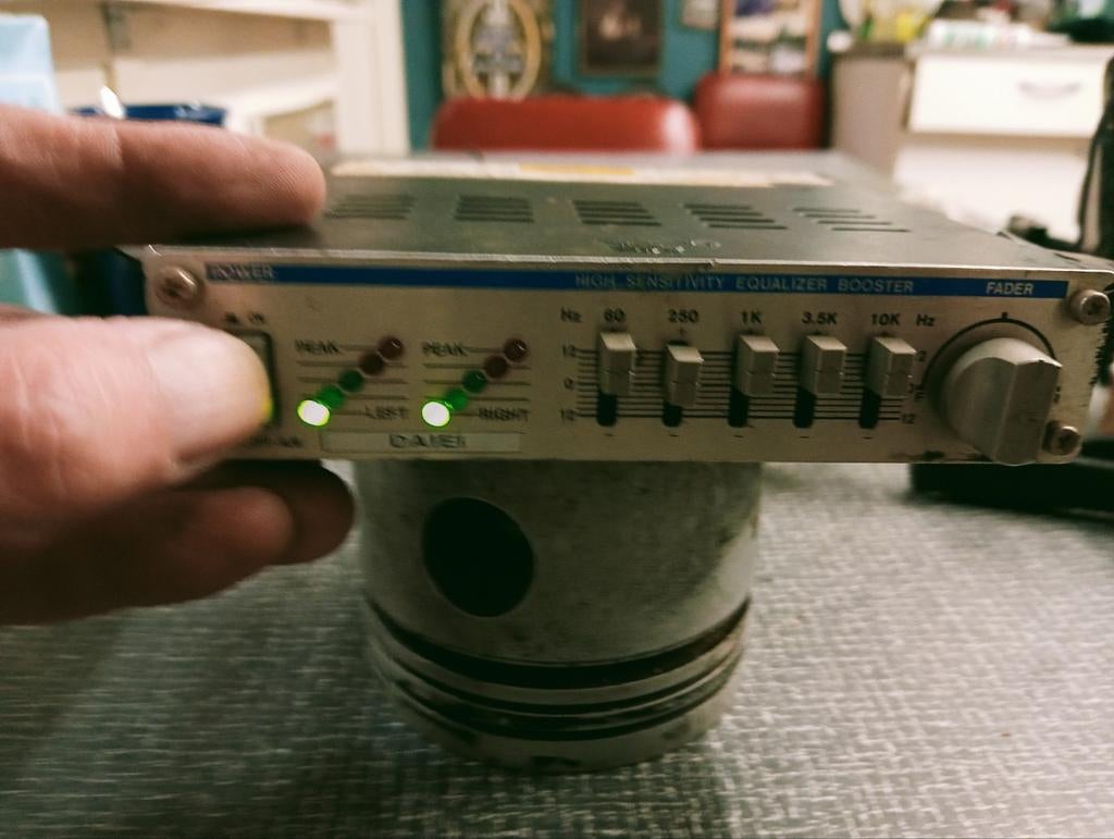 Daiei equalizer booster, Auto diversen, Autoradio's, Gebruikt, Ophalen of Verzenden, Nb, Nb