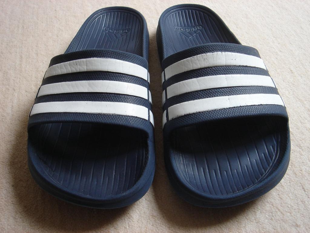 Originele Adidas DURAMO Slides badslippers mt 7 (40) Blauw, Slippers, Ophalen of Verzenden, Gedragen, Blauw