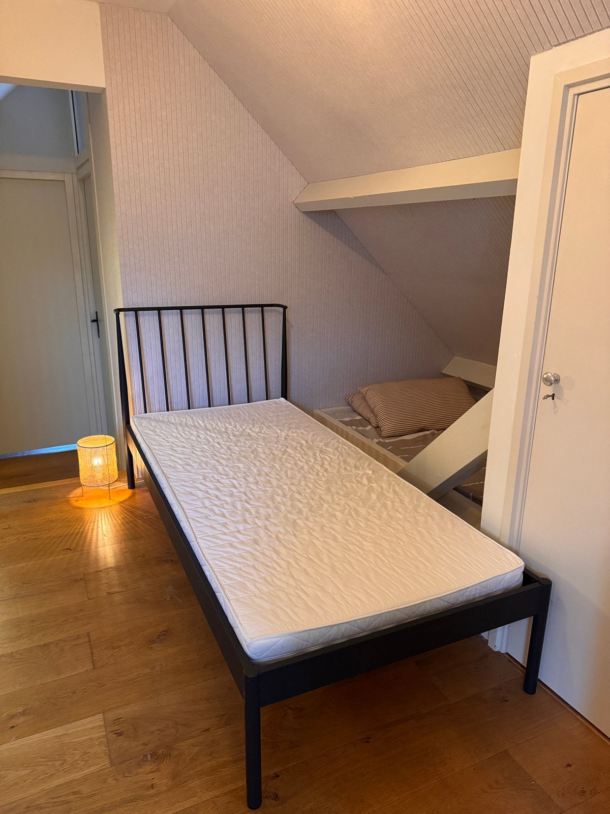 Jysk bed met latten, Ophalen, 90 cm, Eenpersoons, Zo goed als nieuw
