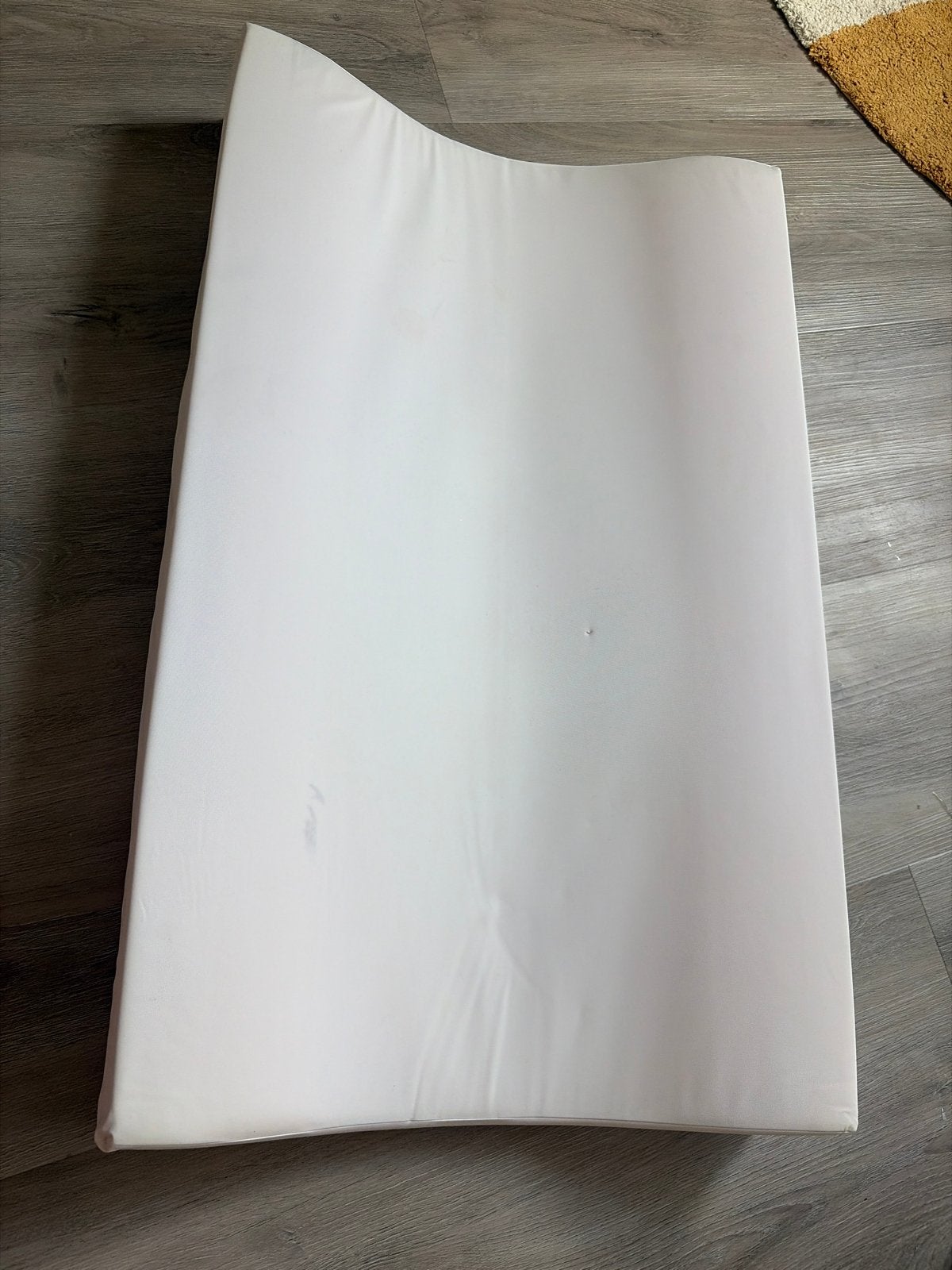 Comfortabel Aankleedkussen voor Baby, Kinderen en Baby's, Badjes en Verzorging, Gebruikt, Aankleedkussen, Standaard, Ophalen