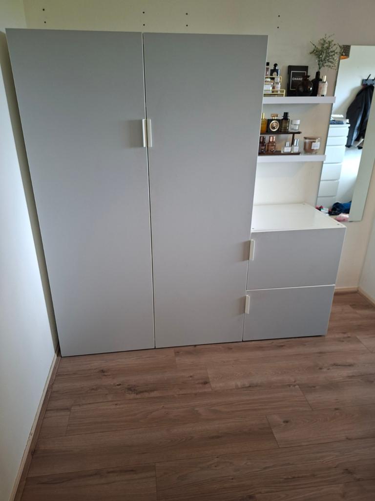 Garderobekast met lades en planken ikea platsa, Modern en functioneel, 100 tot 150 cm, Zo goed als nieuw, 150 tot 200 cm
