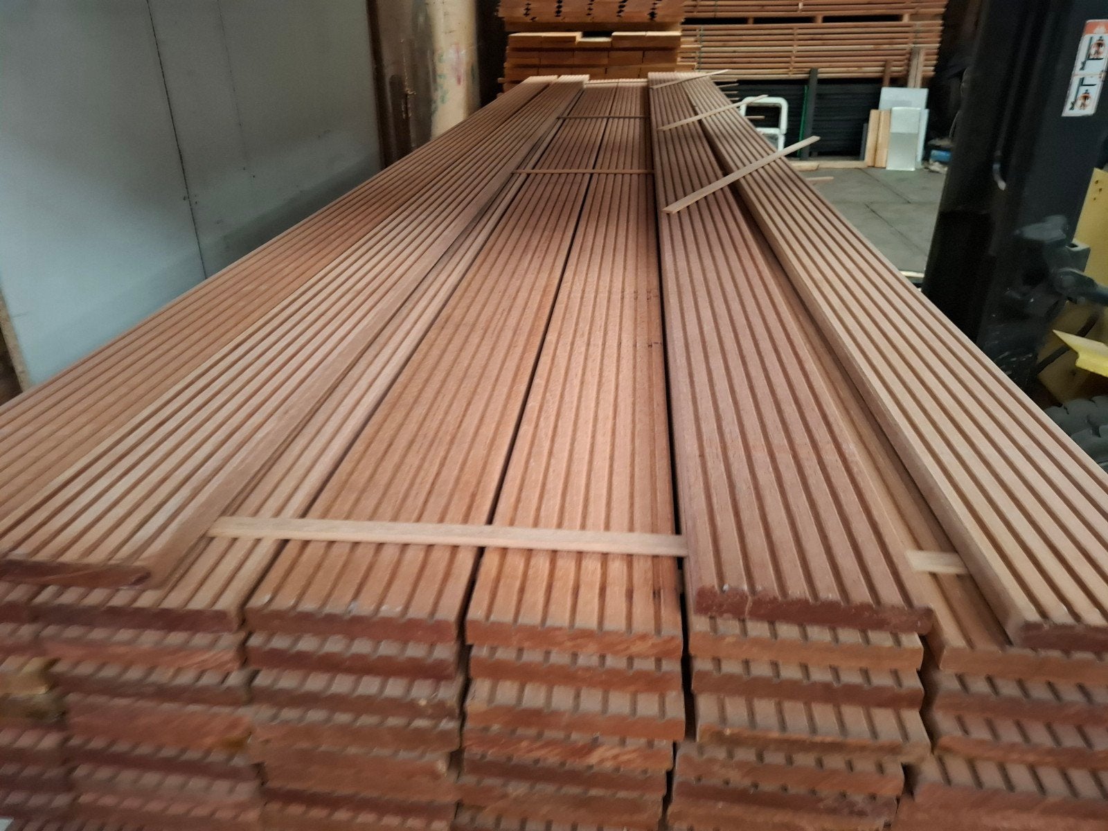 partij 36 st hardhout vlonderplanken 395 cm bezorgen mogelij, Ophalen, Nieuw, A, Hout