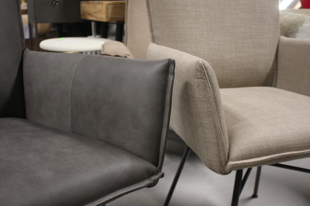 8 luxe eetkamerstoelen Sanne Jess stof leer armleuningen, Ophalen, Bruin, Zo goed als nieuw, Vijf, Zes of meer stoelen