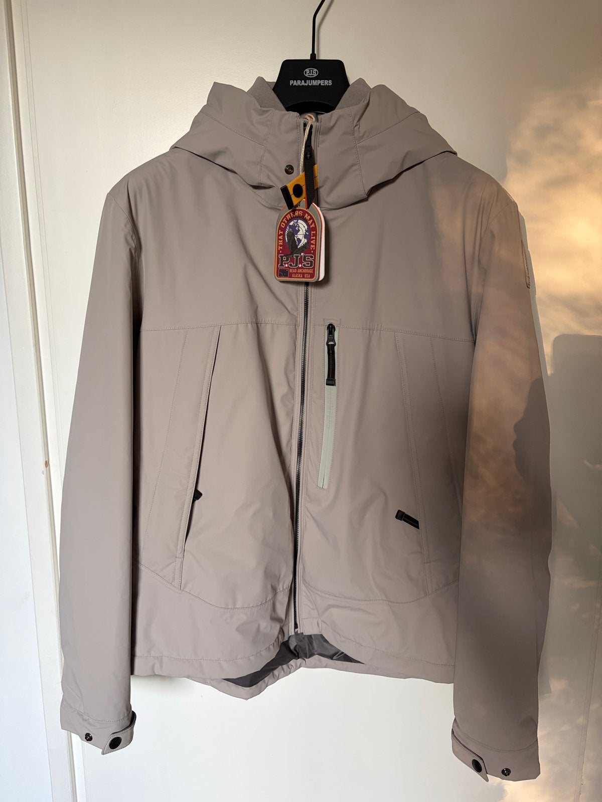 Parajumpers Base Camp jas - Maat L - Nieuw met kaartjes, Ophalen of Verzenden, Nieuw, Maat 52/54 (L), Overige kleuren