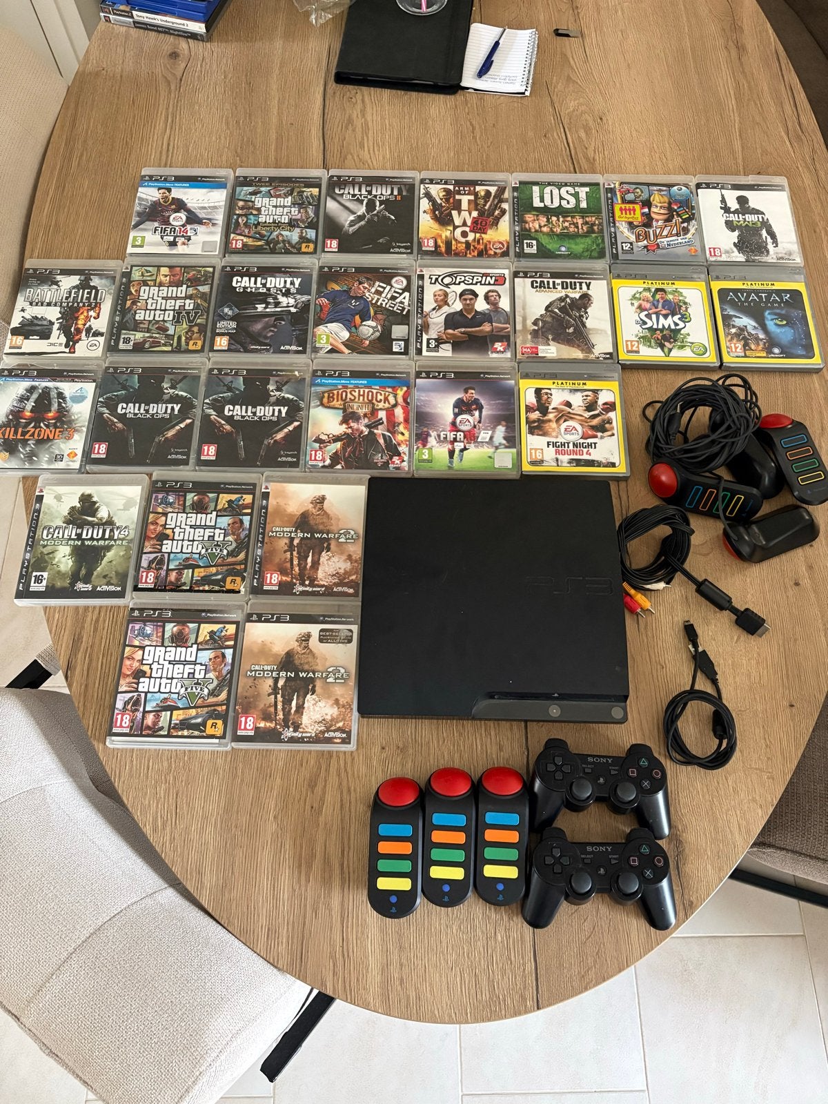 PS3 Console met 26 games, 2 controllers en accessoires, Gebruikt, Vanaf 18 jaar, Shooter, Eén computer