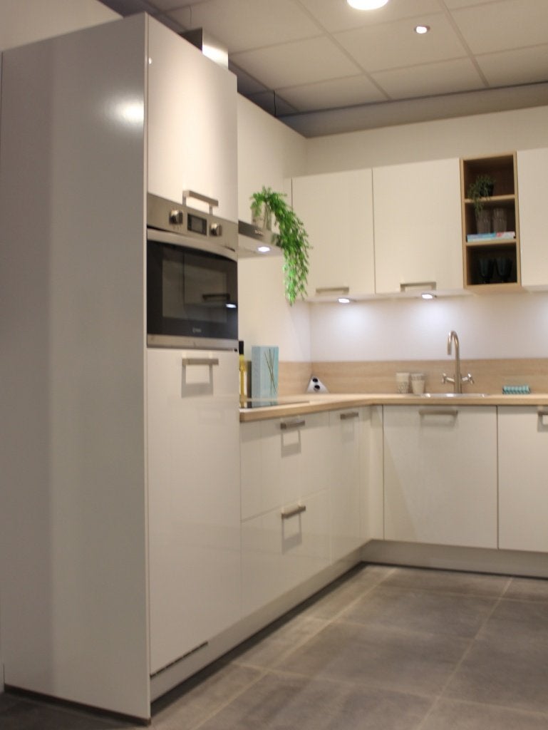 AF 5 – Nobilia Lido hoekkeuken hoogglans wit, Huis en Inrichting, Keuken | Complete keukens, Ophalen, Hoekkeuken, Nobilia-Werke J. Stickling GmbH & Co. KG