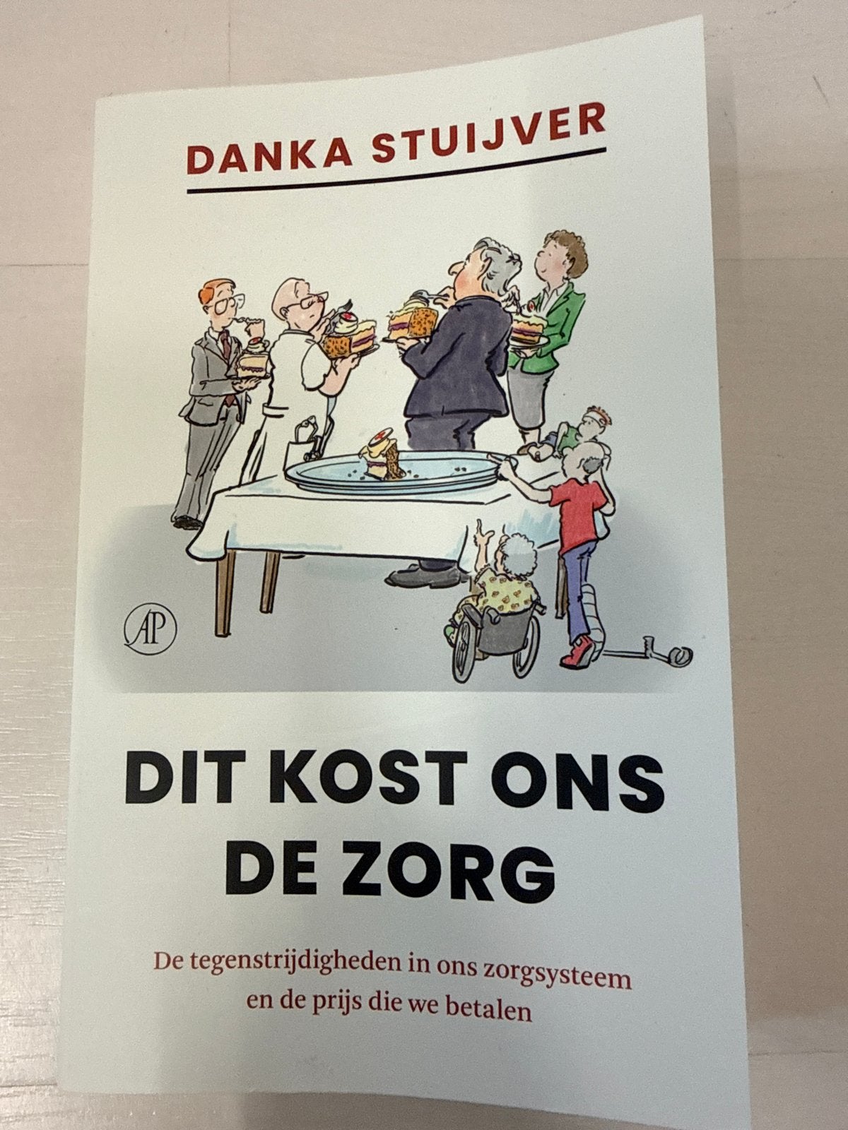 Dit Kost Ons De Zorg - Danka Stuijver (Nieuwstaat), Boeken, Ophalen of Verzenden, Nieuw, Overige typen