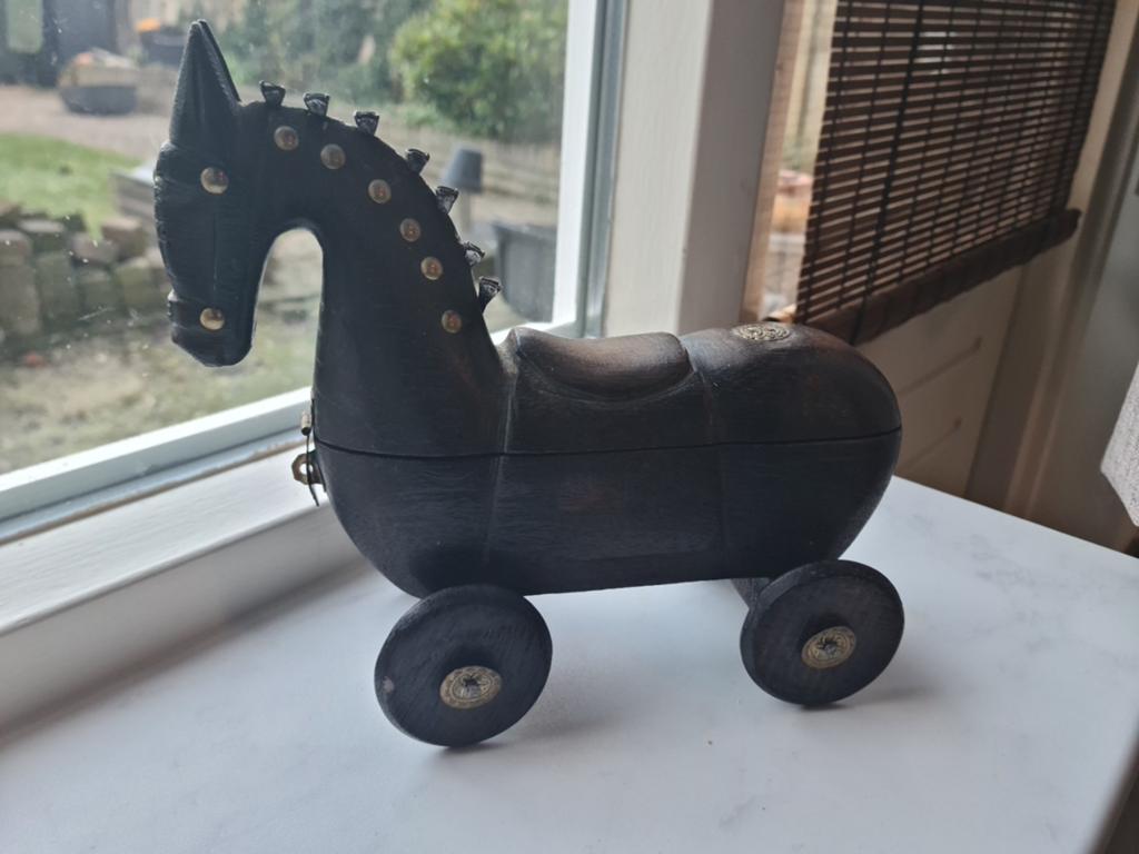 Houten paardje op wielen met opbergmogelijkheid, Ophalen of Verzenden