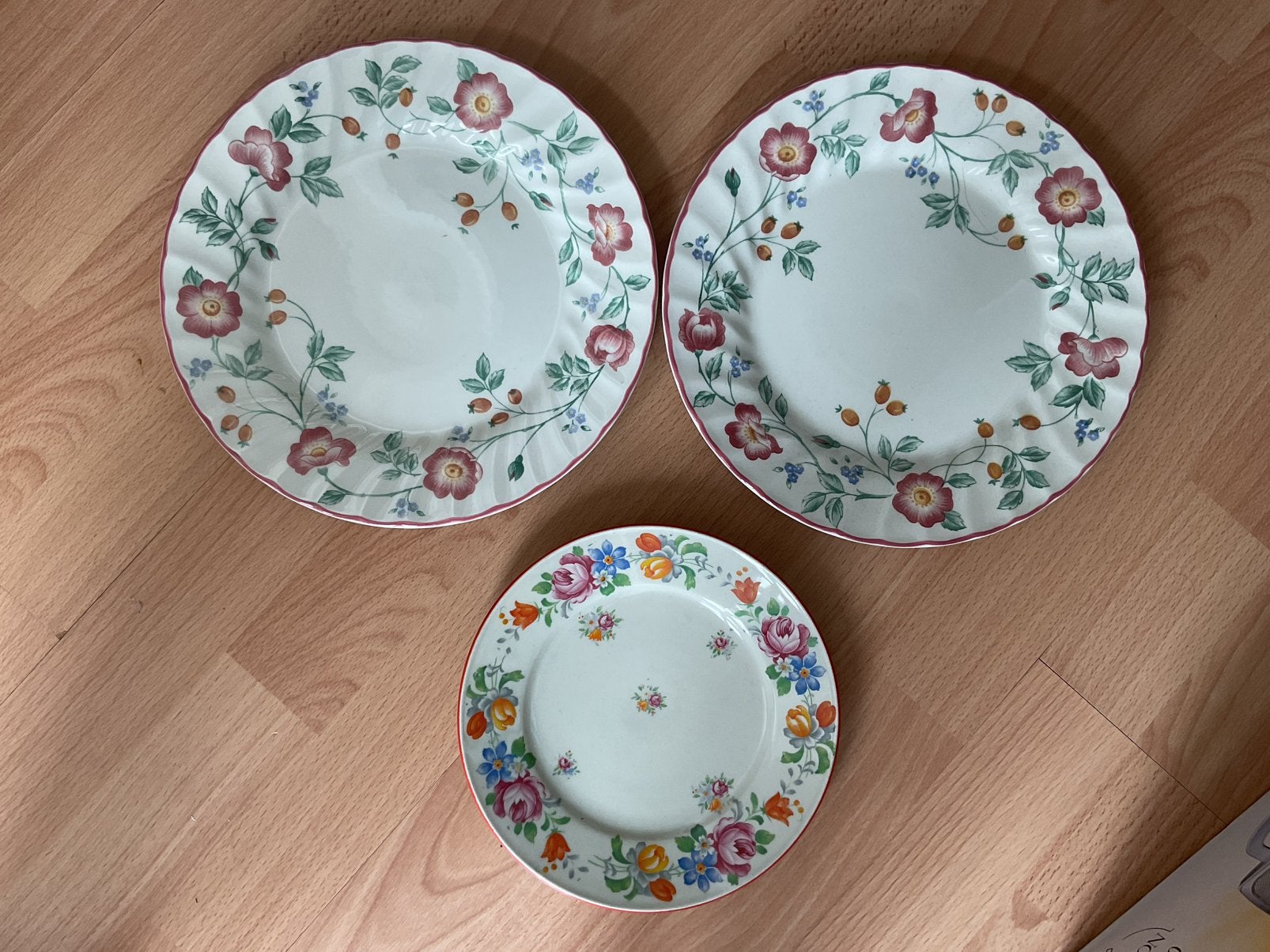 1vintage ontbijt.. en 2 Vintage diner borden., Ophalen of Verzenden
