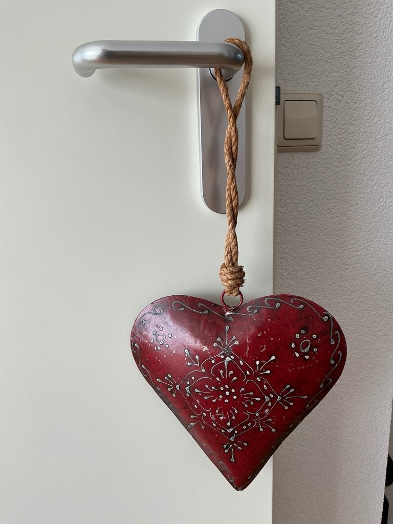 Te koop aangeboden metalen Oostenrijks sierhart hanger., Overige stijlen, Ophalen of Verzenden, Zo goed als nieuw, Metaal