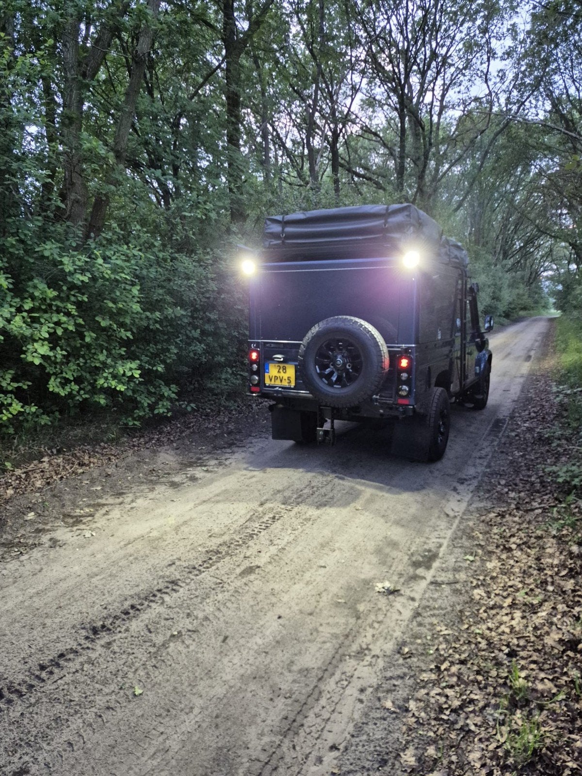 Foto 11 van Land Rover Defender 130 Crewcab PUMA DC 4WD 2008 + daktenten