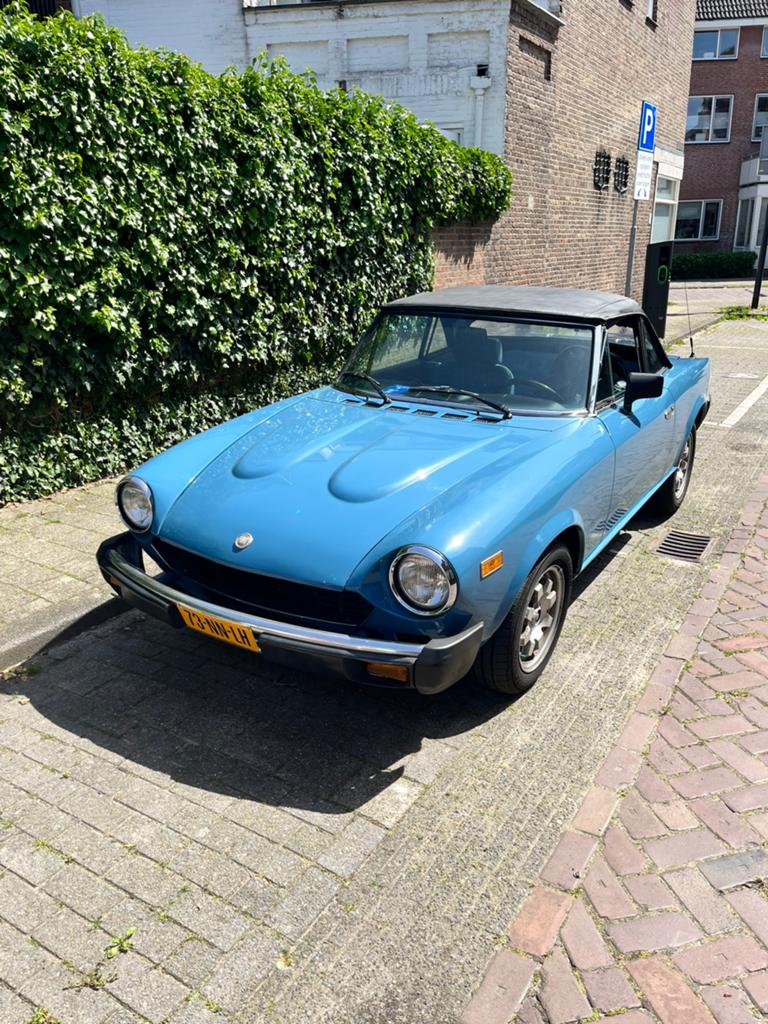 Fiat 124 1.8 Spider CSI 1981 Blauw Automaat, Auto's, Automaat, 4 cilinders, Cabriolet, Blauw