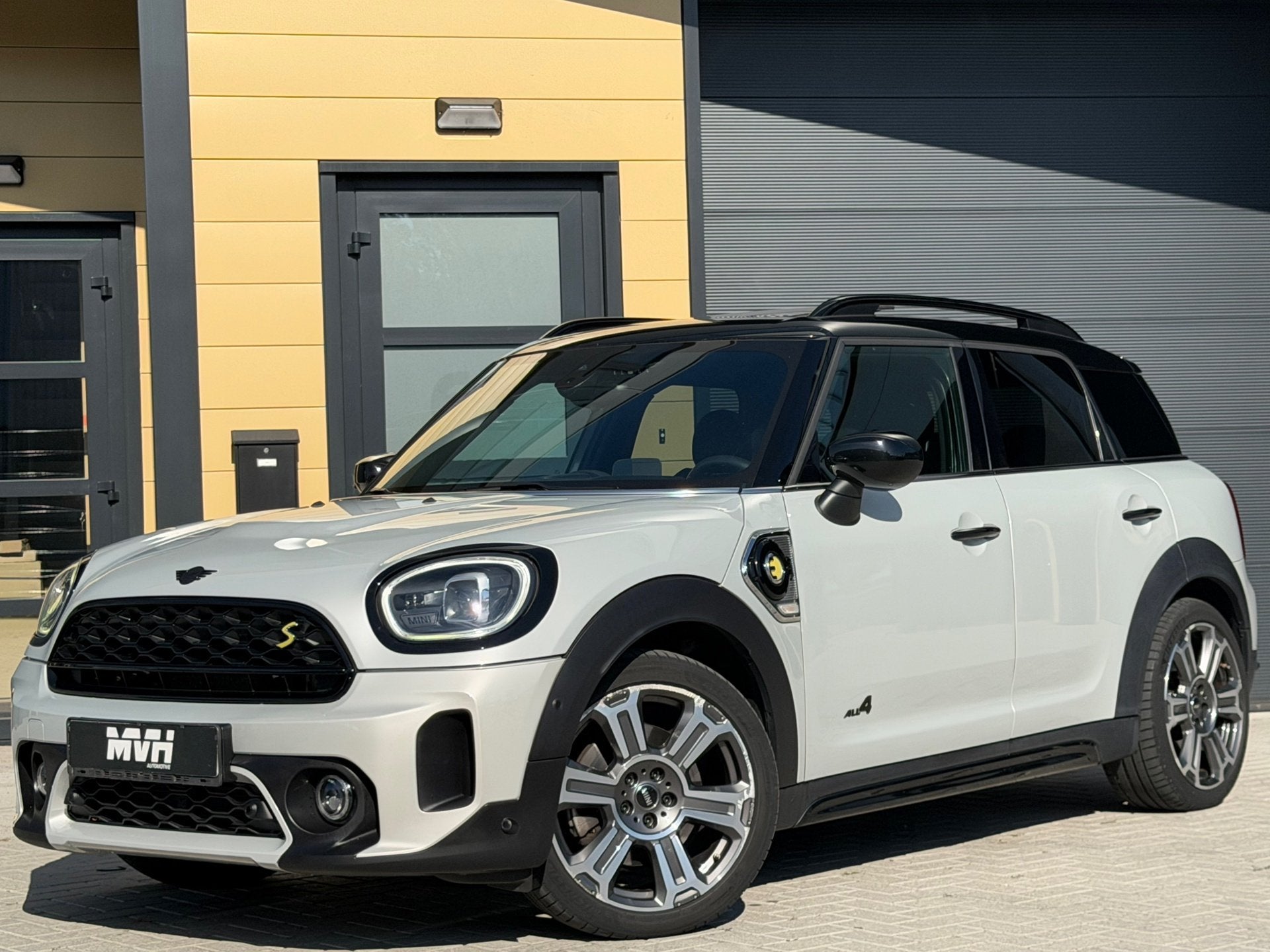 Mini Countryman 1.5 Cooper S E ALL4 PHEV - PANO - H&K - LEDE, Automaat, Dealer onderhouden, Gebruikt, Zwart