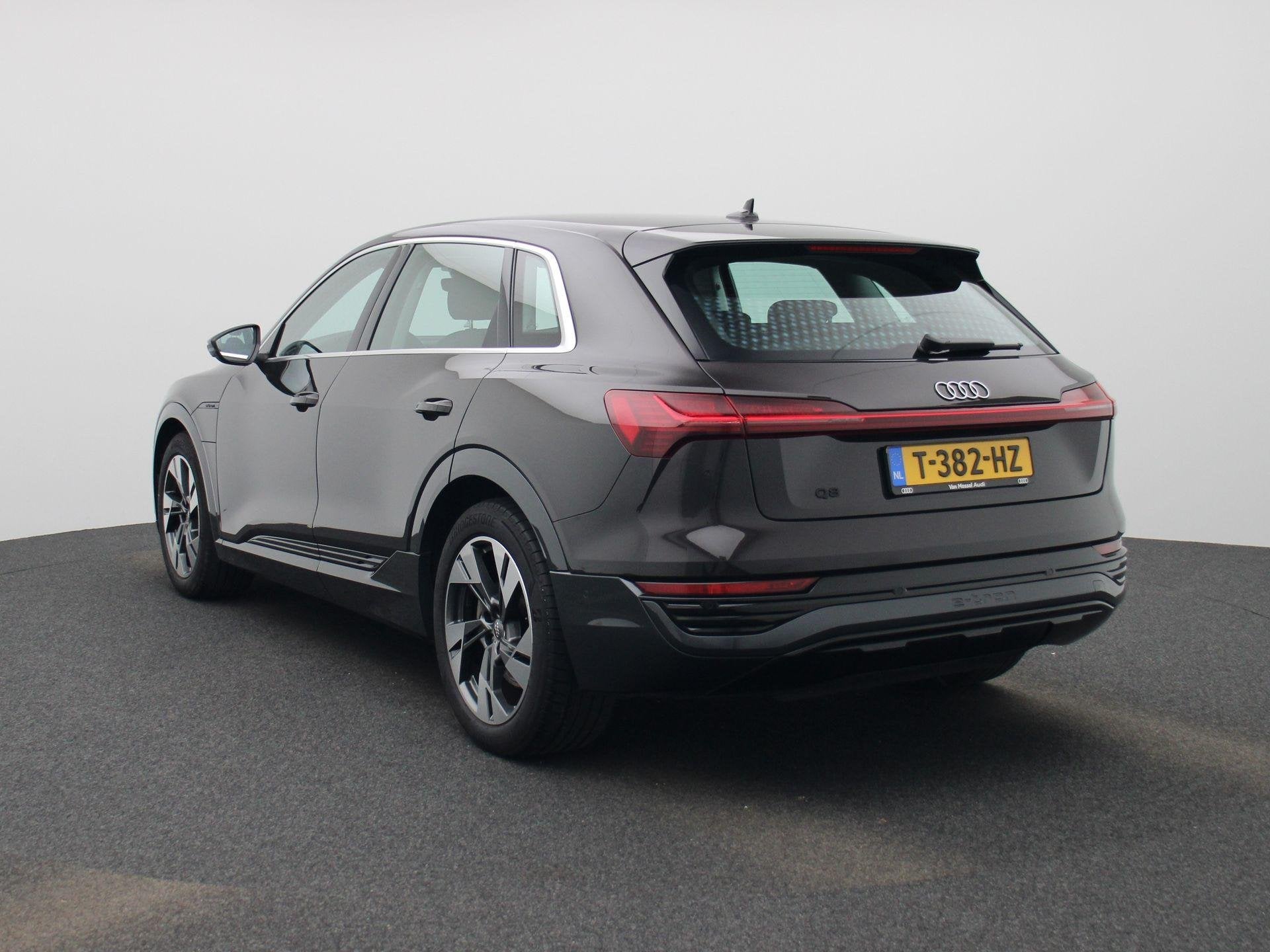 Audi Q8 e-tron 55 quattro Edition 115 kWh 408 PK | Automaat, Stof, Zwart, Q8 e-tron, Origineel Nederlands