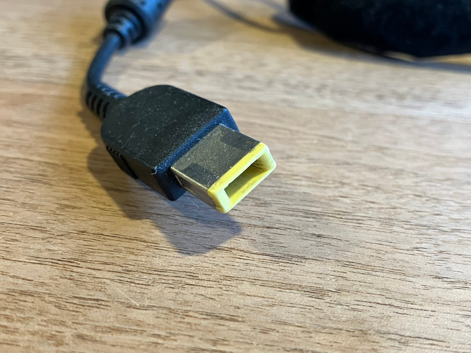 2x Lenovo Laptop Oplader - Gele Rechthoekige Plug, Ophalen of Verzenden, Gebruikt