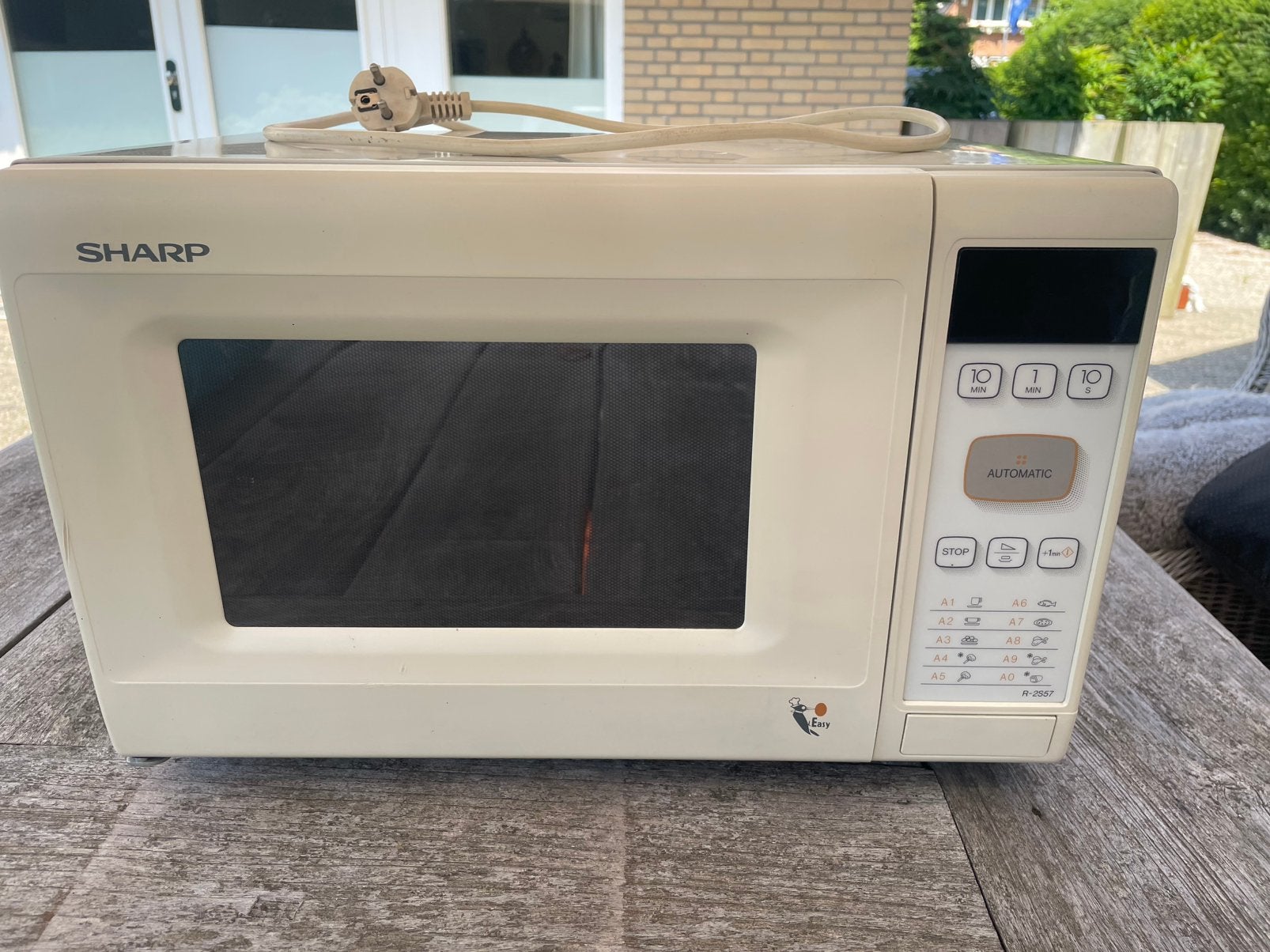 Sharp magnetron 700W, Ophalen, Gebruikt, Vrijstaand, Draaiplateau