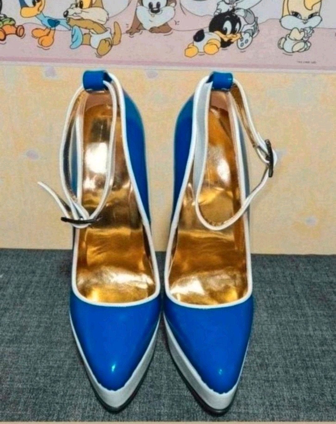 Nieuwe wonderheels maat 43. Ook in oranje. Witte hak., Kleding | Dames, Blauw, Nieuw, Ophalen of Verzenden, Schoenen met hoge hakken