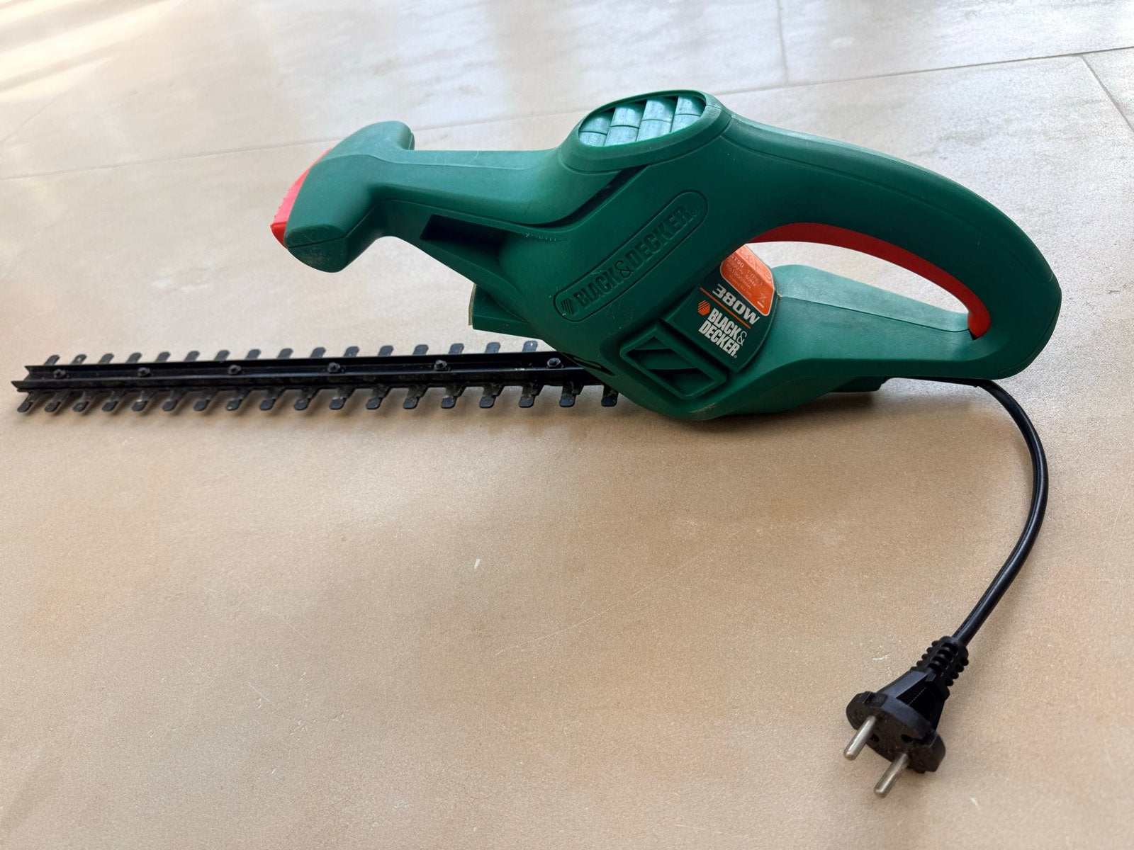 Black & Decker GT90 heggenschaar 380W, Ophalen of Verzenden, Gebruikt, Elektrisch