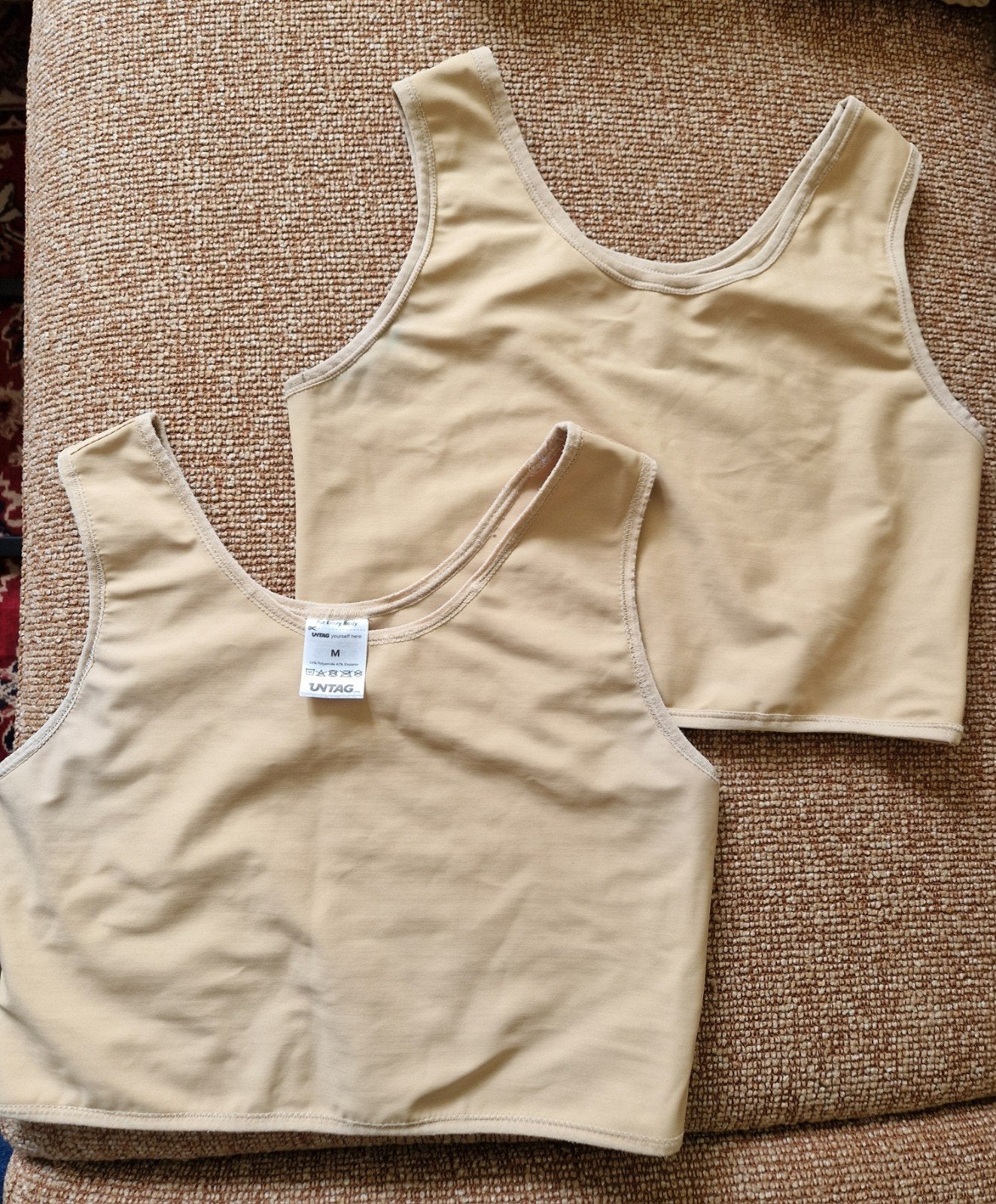2 iets lossere chest binders van Untag maat M, Ophalen of Verzenden, Beige