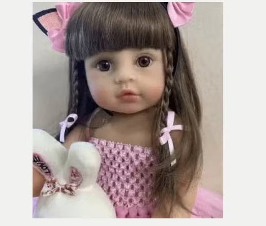 Realistische peuter pop levensecht Bebe pink (55cm), Verzamelen, Ophalen of Verzenden, Nieuw, Pop