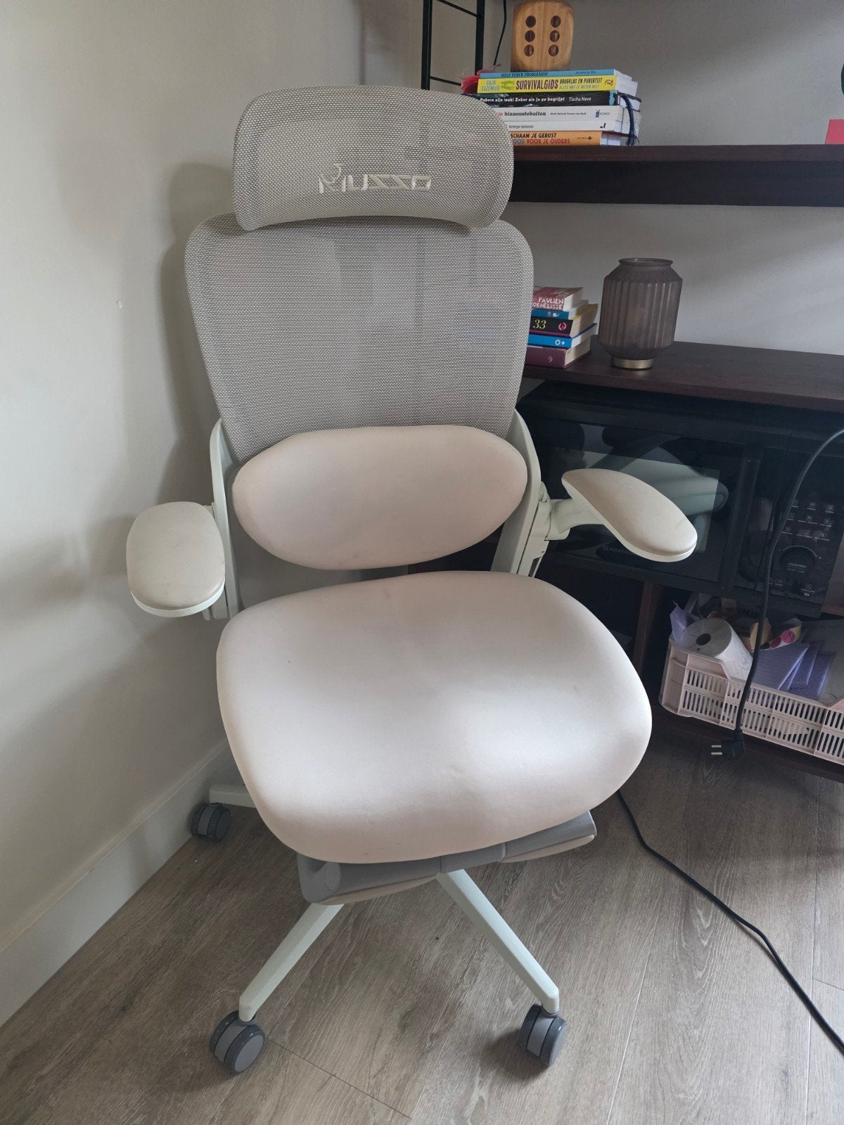 2 Ergonomische Bureaustoelen van Musso - voor vrouwen - Zgan, Ophalen, Zo goed als nieuw, Wit