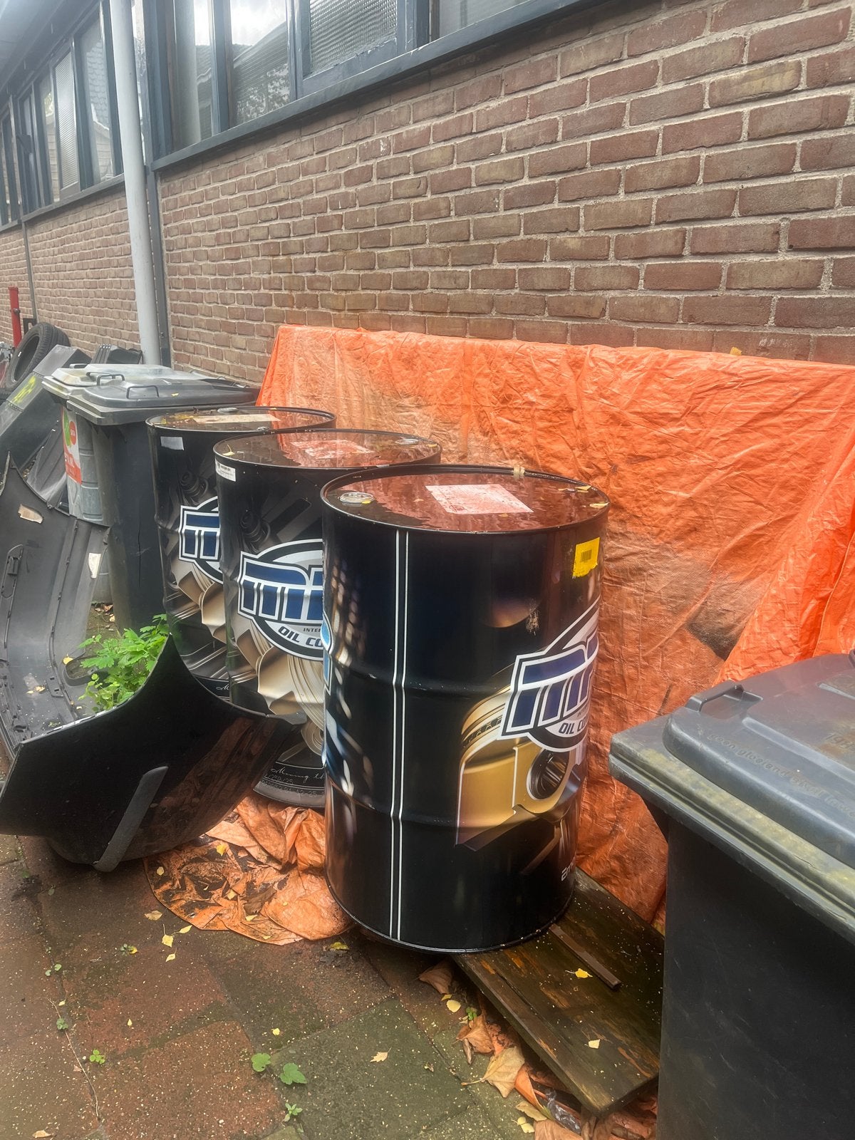 Metalen olievaten - decoratie of opslag vuurkorf, Ophalen