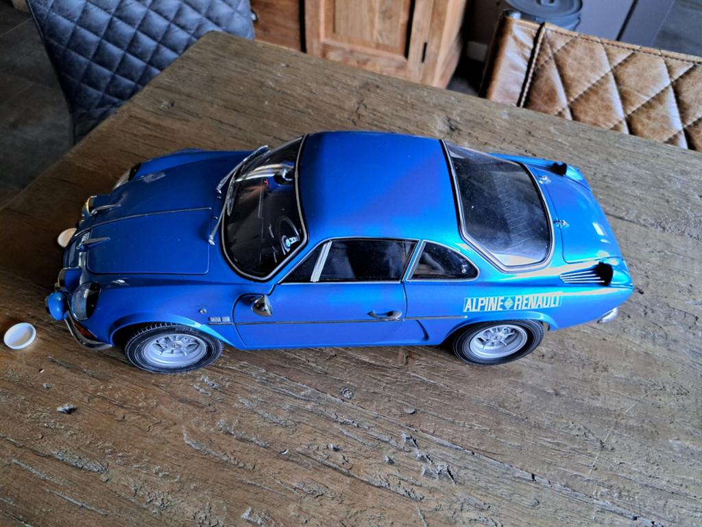 Renault alpine 1:8, Hobby en Vrije tijd, Modelauto's | 1:24, Ophalen, Zo goed als nieuw, Bburago