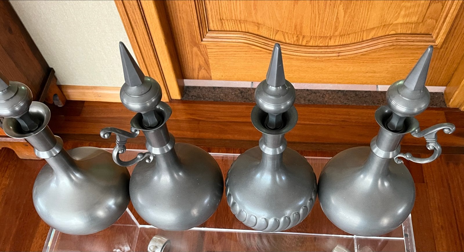 Set van 4 tinnen kruiken met schaal - Nieuw en onbeschadigd, Antiek en Kunst, Ophalen