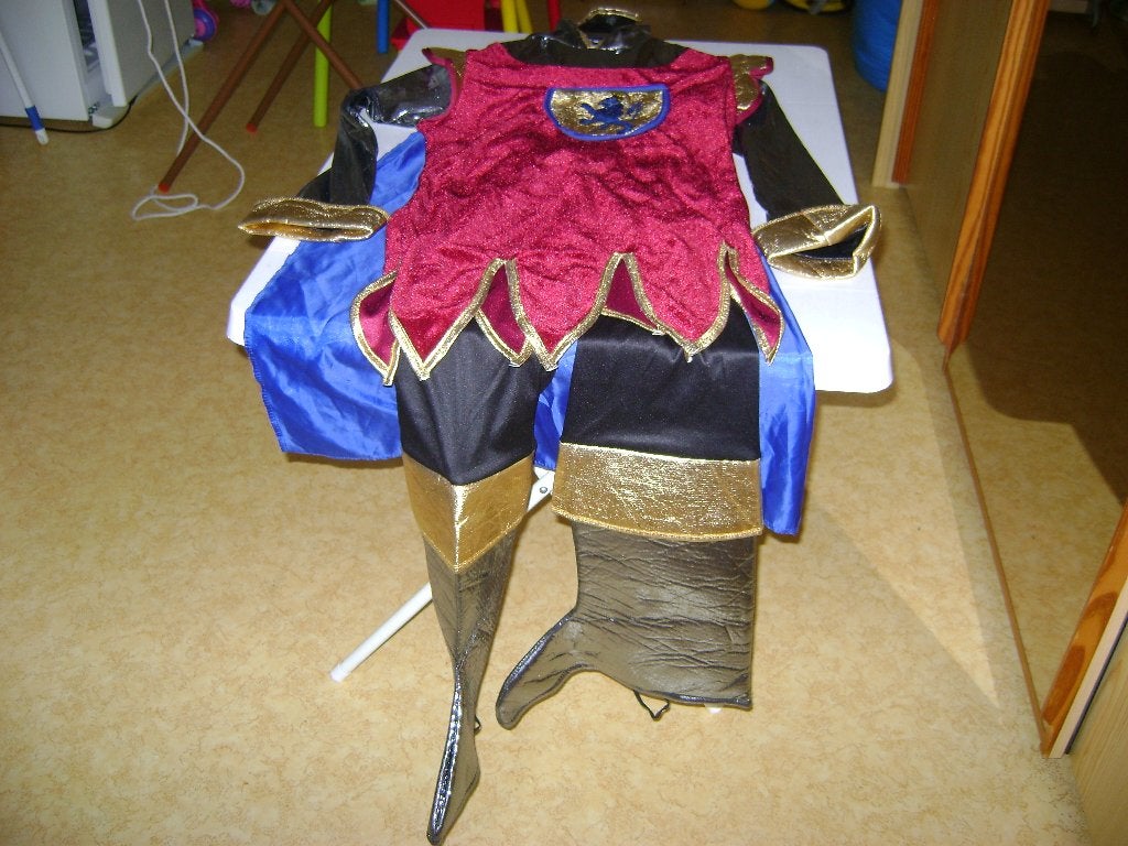 2del ridderpak mt146/152velours shirt met cape broek laarzen, Ophalen of Verzenden, Zo goed als nieuw, 146 t/m 152, Jongen