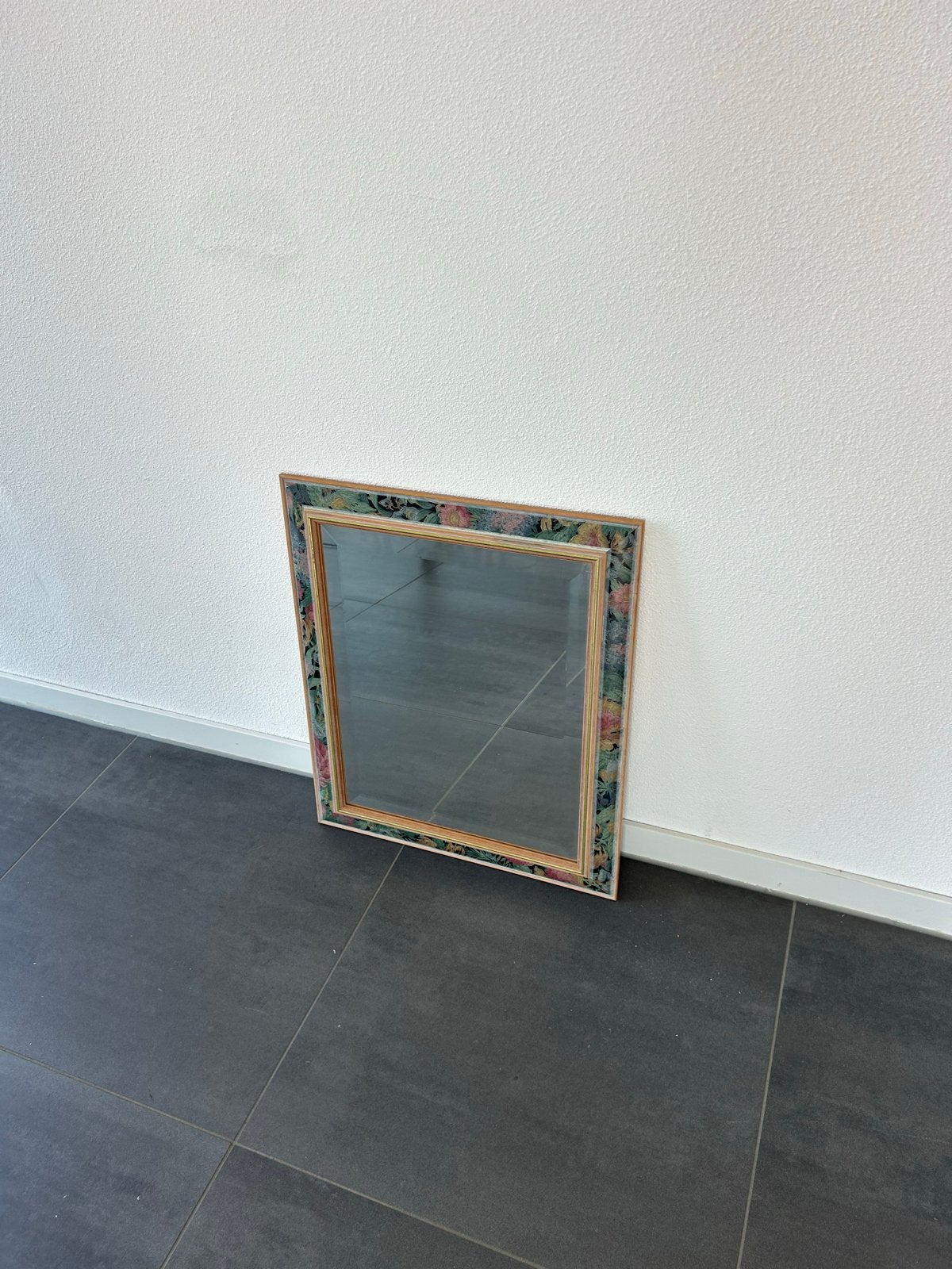 Decoratieve spiegel met bloemenrand, Ophalen, Gebruikt, 100 tot 150 cm, Rechthoekig