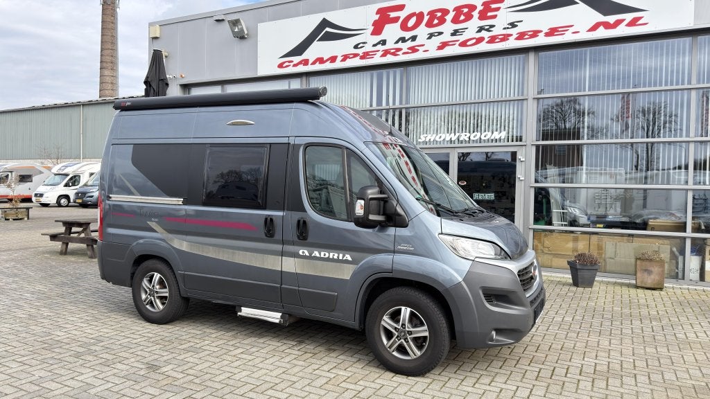 !! nu €34950, !! lekker Compact De Adria Twin 500 S, Caravans en Kamperen, Buscamper of Camperbus, Ringverwarming, Fiat, Bedrijf