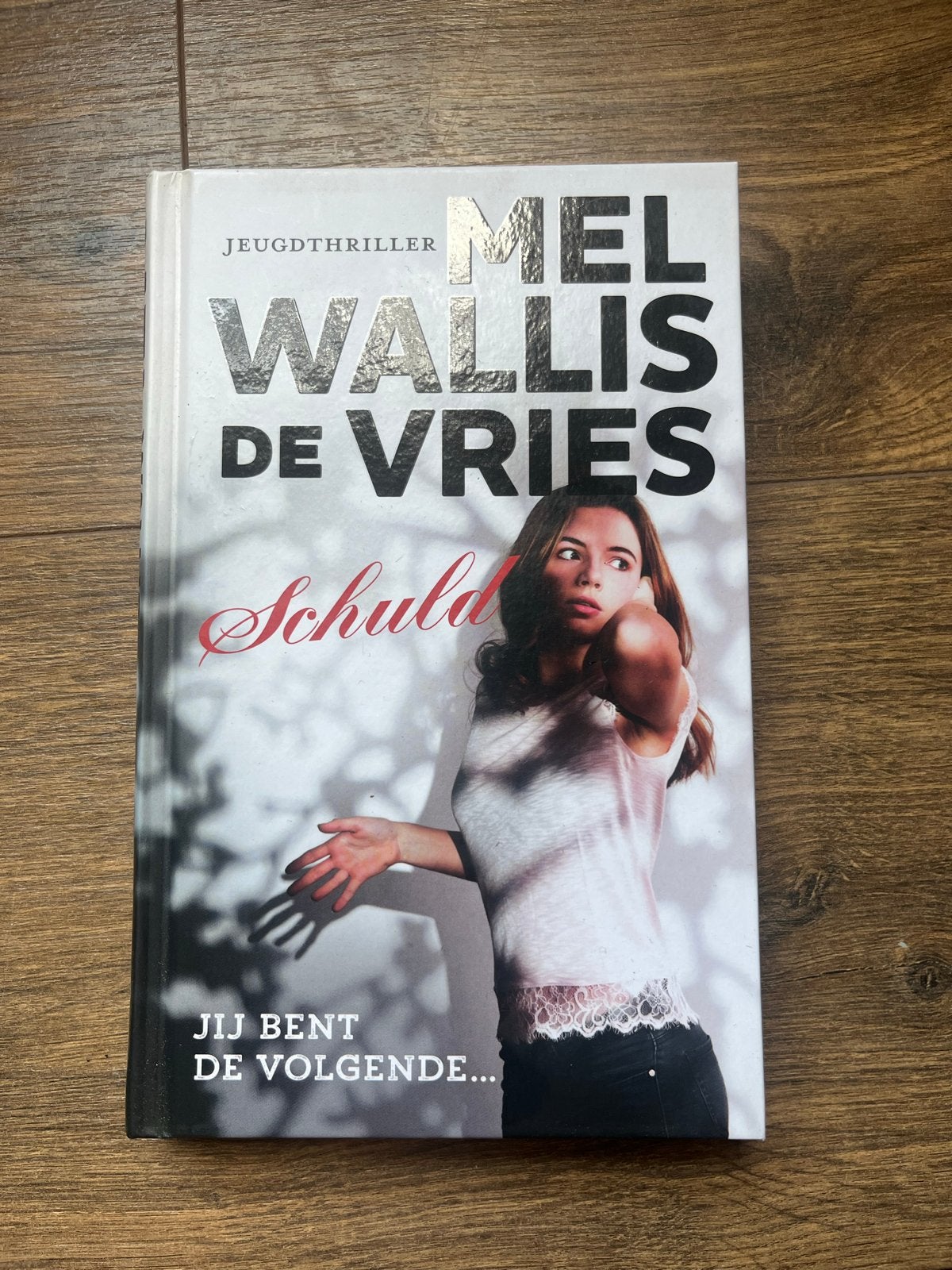 Schuld - Mel Wallis de Vries (Jeugdthriller), Ophalen of Verzenden, Zo goed als nieuw, Nederland
